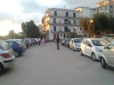 Un parcheggiatore abusivo in azione nel nuovo spazio a "Largo palazzine" Un parcheggiatore abusivo in azione nel nuovo spazio a "Largo Palazzine"