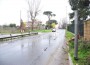 I resti del palo caduto in via Monterusciello