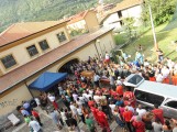 Le bare mentre lasciano la camera ardente allestita a Monteforte Irpino