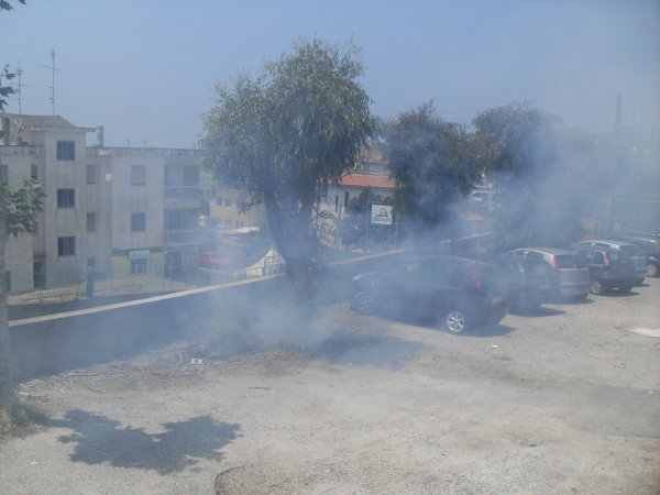 Monte di Procida/ Piccolo incendio scatena il panico