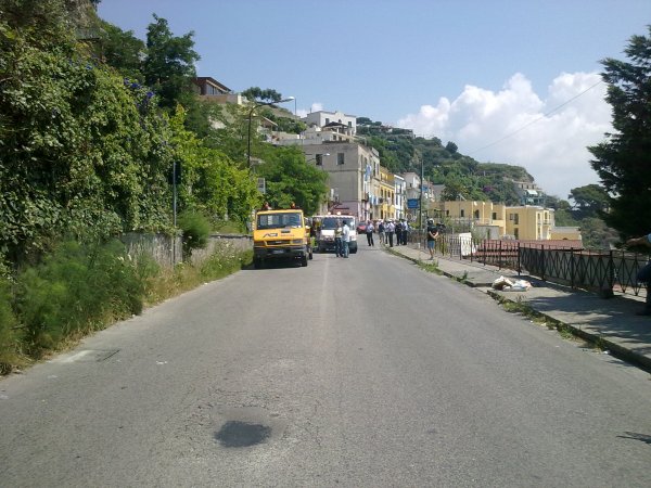 Incidente mortale a Baia/Le reazioni: “manca un’adeguata segnaletica stradale in via Montegrillo”