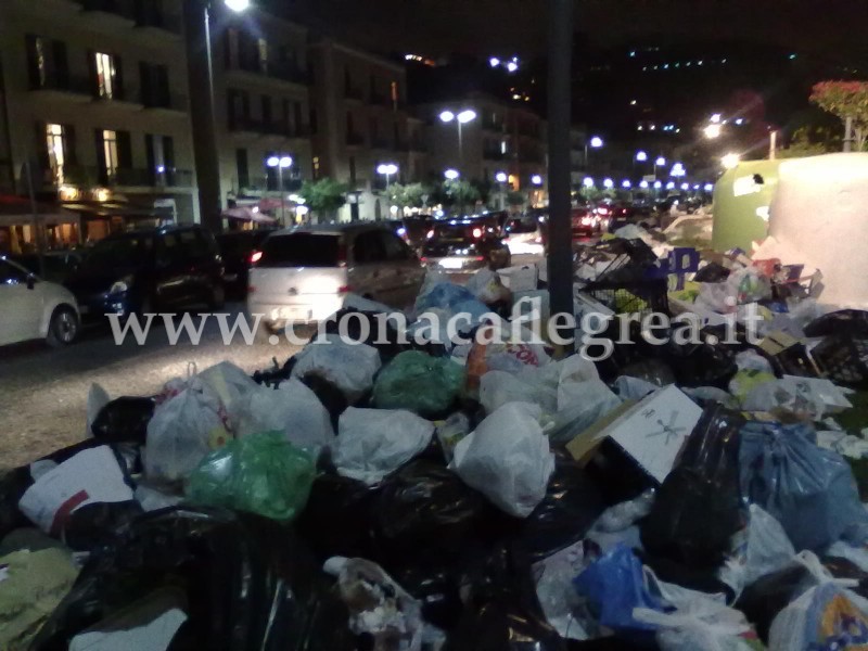 Pozzuoli: lungomare tra rifiuti e sosta vietata