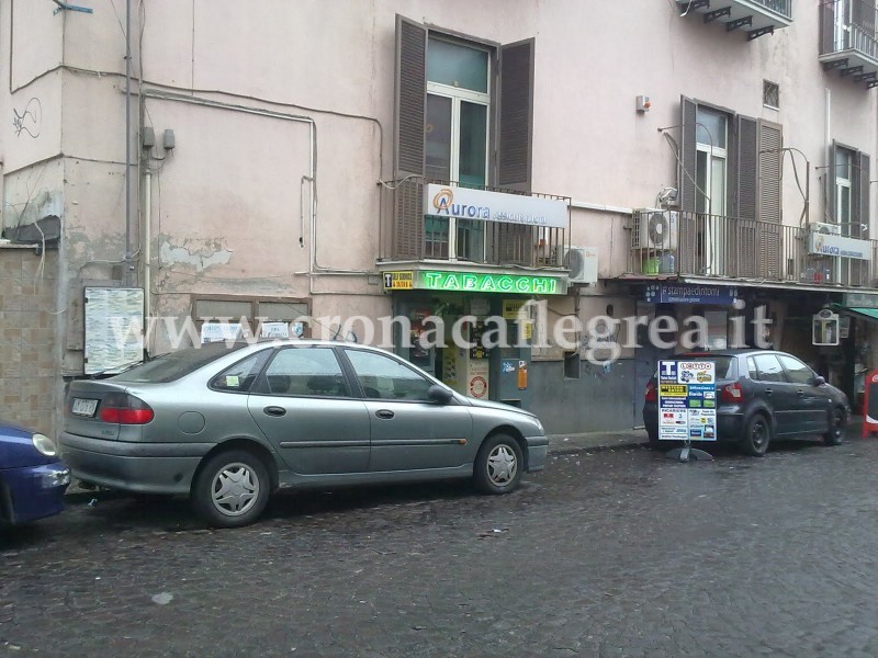 POZZUOLI/ Rapina a mano armata in tabaccheria, arrestato un 15enne