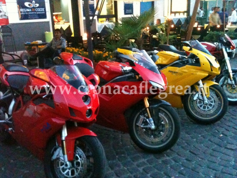 Le “rosse” della Ducati in Piazza, tra il deep house del dj Paolo Buono