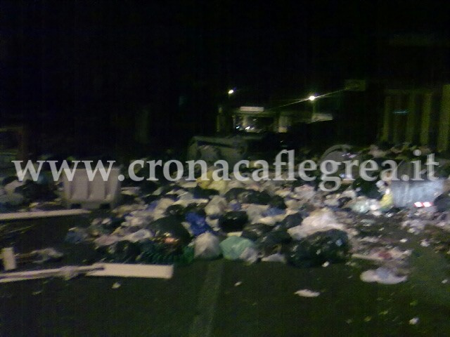 Stanotte in via Solfatara la guerra dei rifiuti: esplode la rabbia dei residenti!