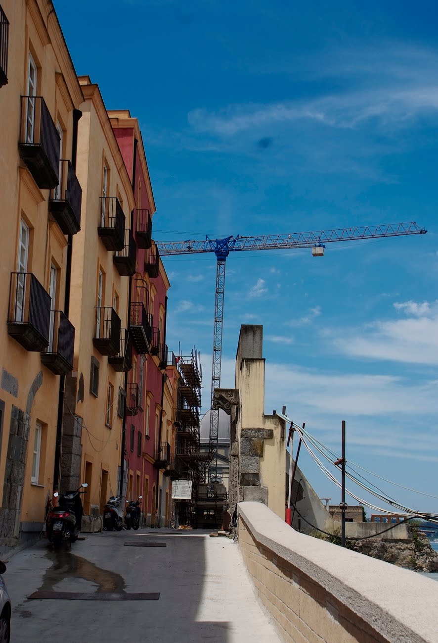 Rione Terra: oltre 100 lavoratori rischiano di finire in strada