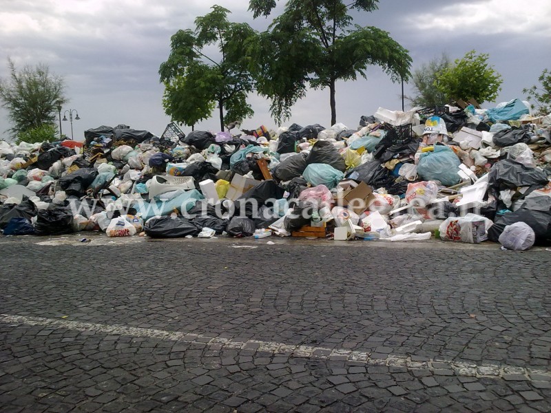 Pozzuoli: una città soffocata dai rifiuti