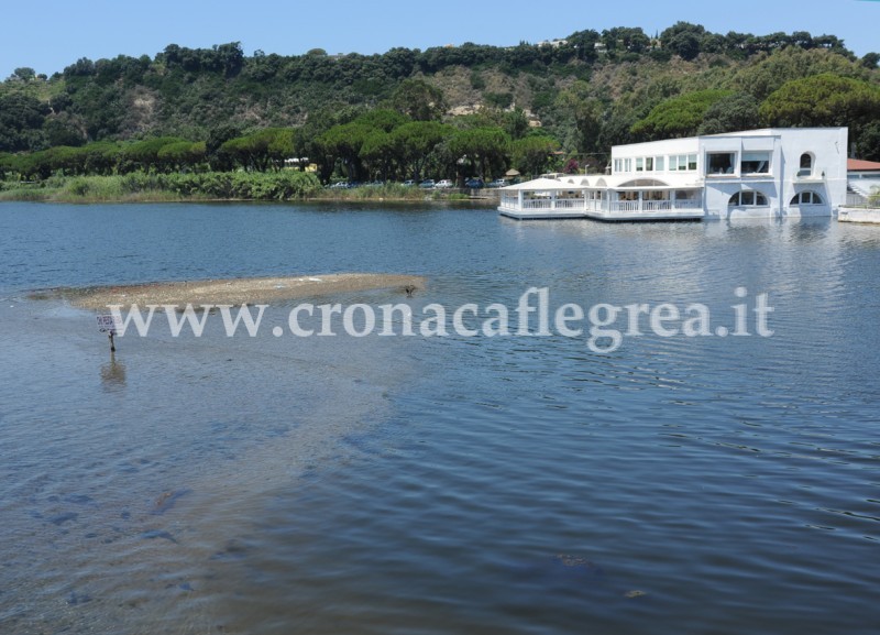 POZZUOLI/ Lago Lucrino, dopo i lavori di recupero si ripete il fenomeno del “mammellone”