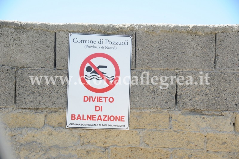 A Pozzuoli il mare è una fogna a cielo aperto