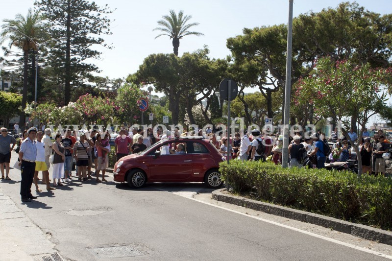 Spiagge libere: a Bacoli la protesta di cittadini e associazioni