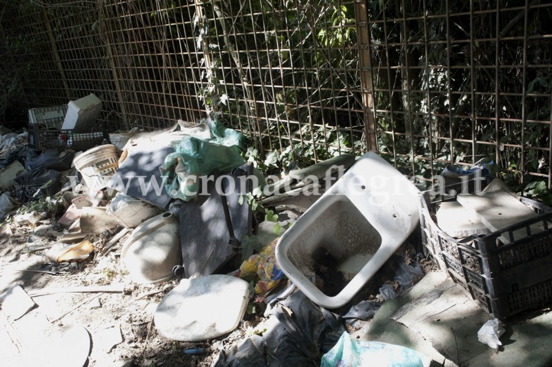 Sindaco in strada contro l’emergenza rifiuti