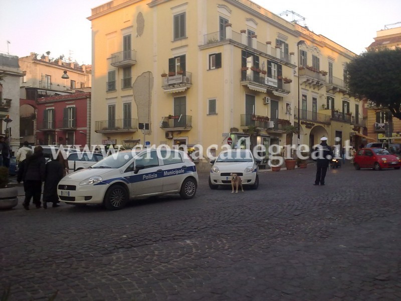 I vigili di Pozzuoli multano i residenti che hanno i propri posti auto occupati