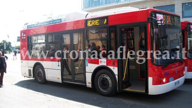 CAMPI FLEGREI/ Protesta blocca gli autobus, studenti e lavoratori restano a piedi