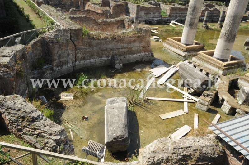 Via l’acqua dal Tempio di Serapide, restano melma e assi di legno/ Le FOTO