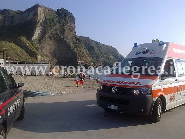 Colto da malore, puteolano muore in spiaggia