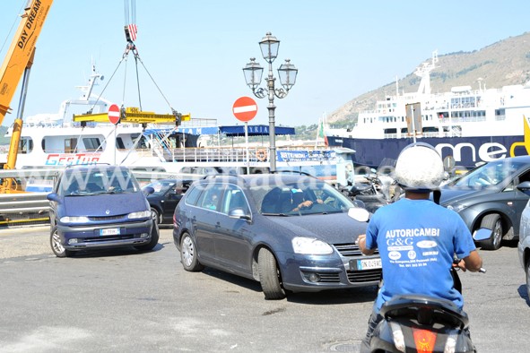 Lavori alla darsena: il porto finisce nel caos. Ingorghi e traffico paralizzato