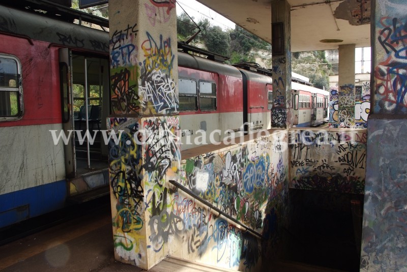 POZZUOLI/ Extracomunitario travolto da treno della Cumana