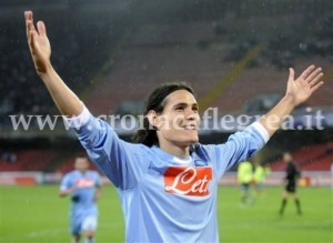 Bagno di folla per Cavani al supermercato