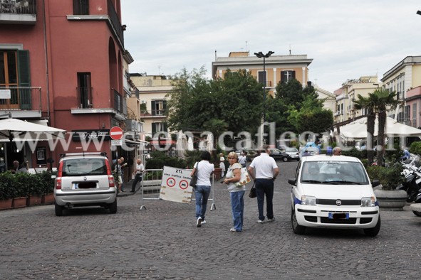 Piazza della Repubblica ritorna a traffico…illimitato