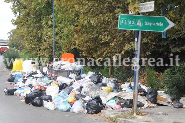 A Monterusciello è piena crisi rifiuti. La raccolta è ormai ferma da giorni