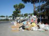Tornano i rifiuti in strada ma il Sindaco annuncia: “Entro 15 giorni raccolta differenziata in tutta Monterusciello”