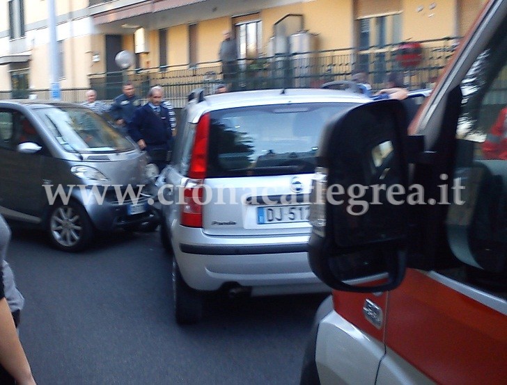 Pozzuoli: incidente frontale tra auto a viale dell’Europa Unita, due feriti