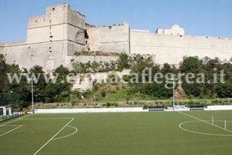 BACOLI/ Botte da orbi durante una partita di calcio giovanile, 11 espulsi e 1 ferito