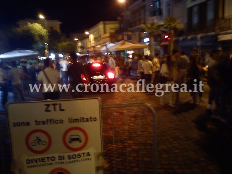 Fotonotizia/ Piazza della Repubblica anche di notte è a traffico (il)limitato