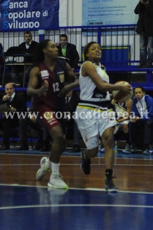 Basket donne/ CUS Cagliari – GMA Pozzuoli 81 – 77, Pozzuoli recupera 22 punti di svantaggio ma fallisce l’aggancio