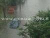 Maltempo, auto intrappolata nell’acqua in via Lungolago a Bacoli/ FOTO