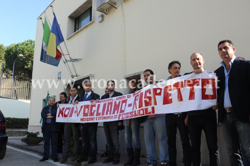 Pozzuoli è una polveriera: protestano tutti