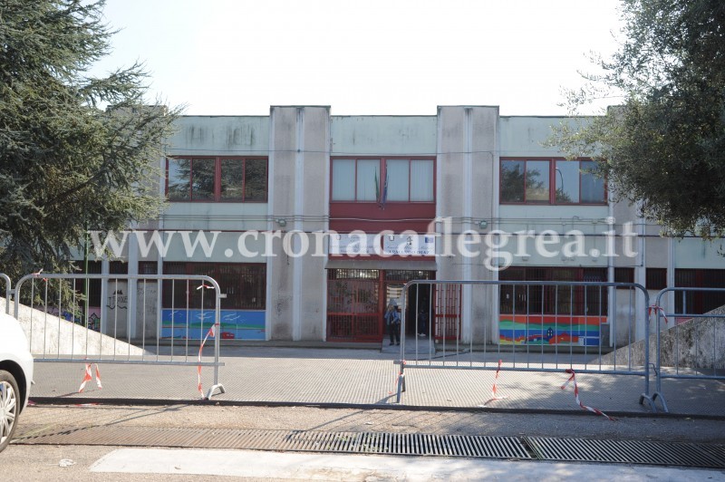 FOTONOTIZIA/ Pozzuoli, la scuola media Diaz di Monterusciello è da diversi giorni senza il cancello d’ingresso