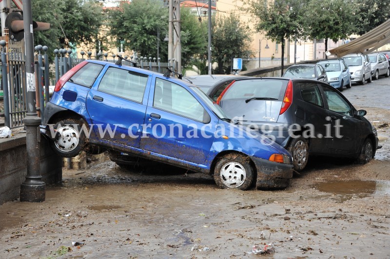 Maltempo/ Acqua e fango mettono in ginocchio Pozzuoli /TUTTE LE FOTO