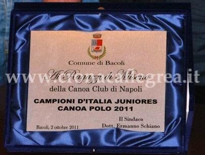 BACOLI/ Il comune premia i campioni d’Italia del “Canoa Club Napoli”. Il sindaco: «Sono l’orgoglio di questa città»