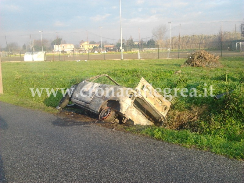 POZZUOLI/ Ritrovata auto carbonizzata in un canale