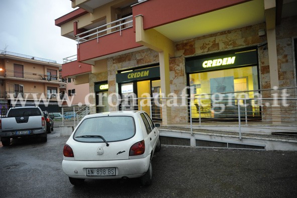 POZZUOLI/ Rapina con ostaggio alla Credem di Arco Felice. Non si ferma l’ondata di criminalità