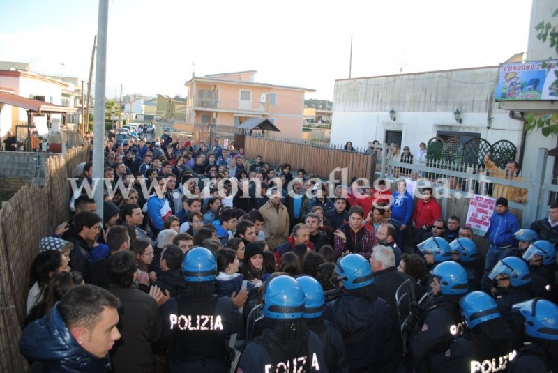 BACOLI/ Fiaccolata per dire “No” agli abbattimenti