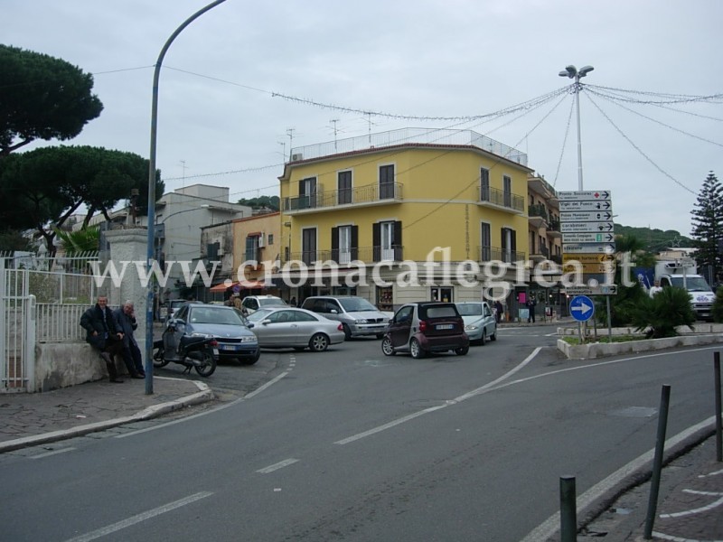 POZZUOLI/ Nascondeva piante di cannabis in casa, arrestato 42enne ad Arco Felice