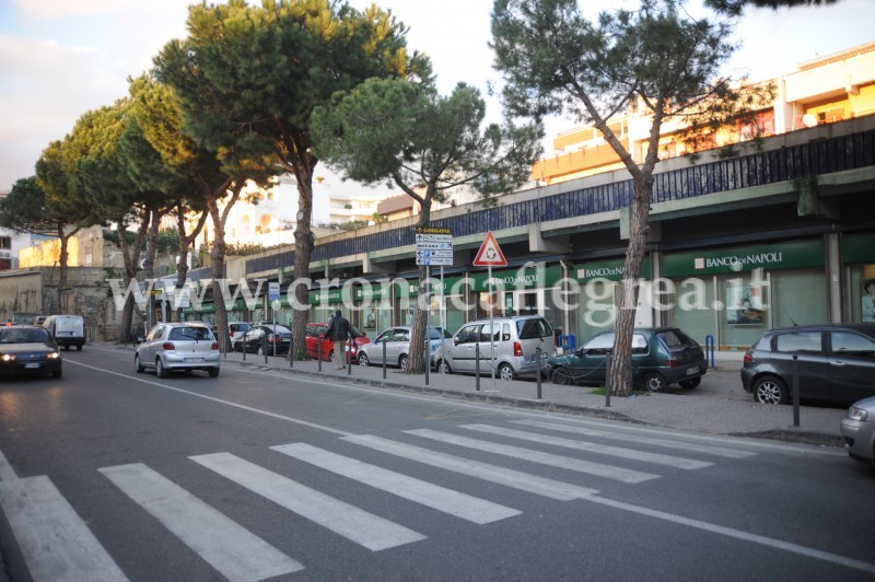 POZZUOLI/ Assalto armato, rapinato il Banco di Napoli in via Terracciano – LE FOTO