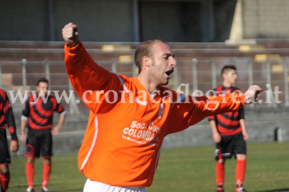 Calcio Promozione/ Puteolana 1909: Alfredo Maddaluno “Rispetto allo scorso anno è cambiato tutto”. Le foto della partita con l’Aenaria