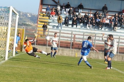 Calcio Prima Categoria/ Rione Terra – Afragolese 3 – 1. I Puteolani a soli due punti dalla vetta