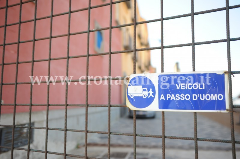 Pozzuoli: le maestranze rimangono a casa, fermati i lavori al Rione Terra. Nell’ultimo giorno un operaio schiacciato dai ponteggi finisce in ospedale