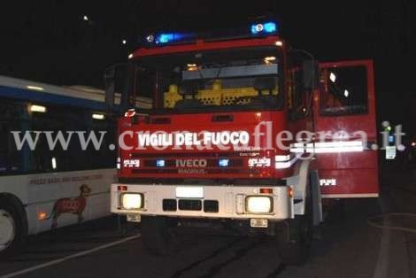 BACOLI-MDP/ Torregaveta: in fiamme una pasticceria. Matrice dolosa, indagano i carabinieri