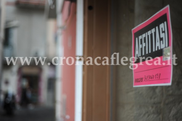 POZZUOLI/ Commercio in crisi, chiudono i negozi. Lattero (Confesercenti) «Così si apre la porta alla malavita»