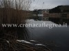 POZZUOLI/ Acqua torbida e scura: il Lago d’Averno puzza di morte – LE FOTO