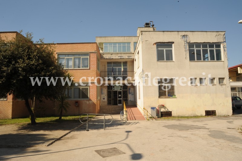 POZZUOLI/ Ordinanza cambia l’orario d’ingresso a scuola: alla Diano scoppia la protesta