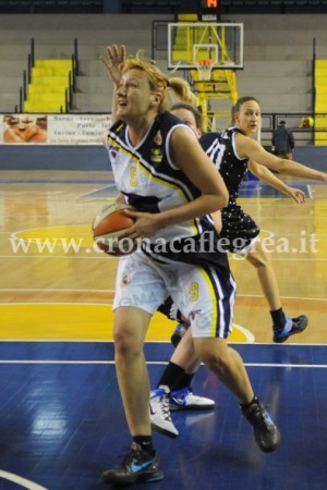 BASKET/ Pozzuoli cede in casa a Como e saluta i play off. Non bastano i 40 punti di Vilipic e Adams