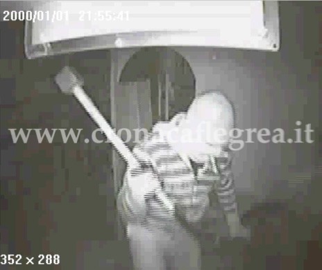 ESCLUSIVA/ I video dell’assalto al bar di Lucrino