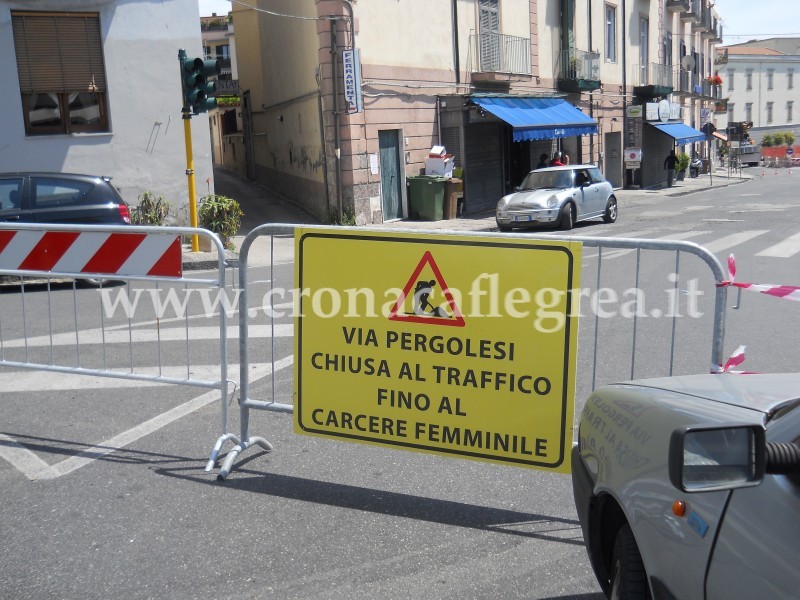 POZZUOLI/ Riprendono i lavori in Via Pergolesi: strada chiusa e traffico in tilt – LE FOTO