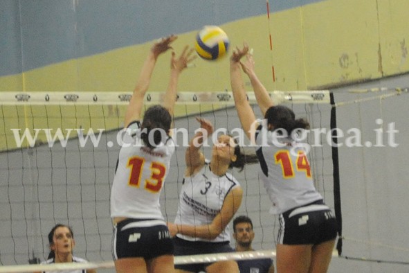 VOLLEY DONNE/ Uisp Valentino Pozzuoli – Accademia BN. In vantaggio di due set le puteolane fanno harakiri – LE FOTO